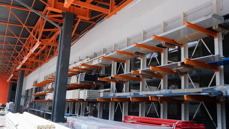 Depozitare profesională pe rafturi cantilever — fotografia 4